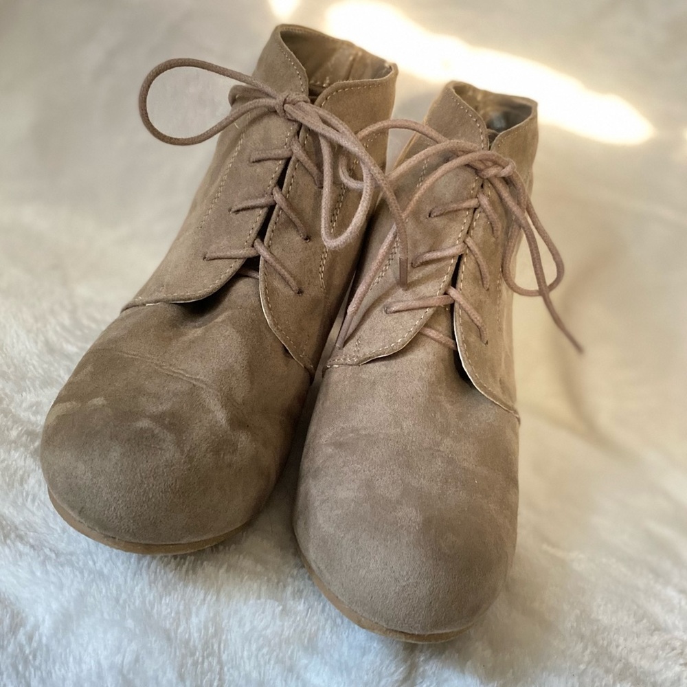 High ankle boot